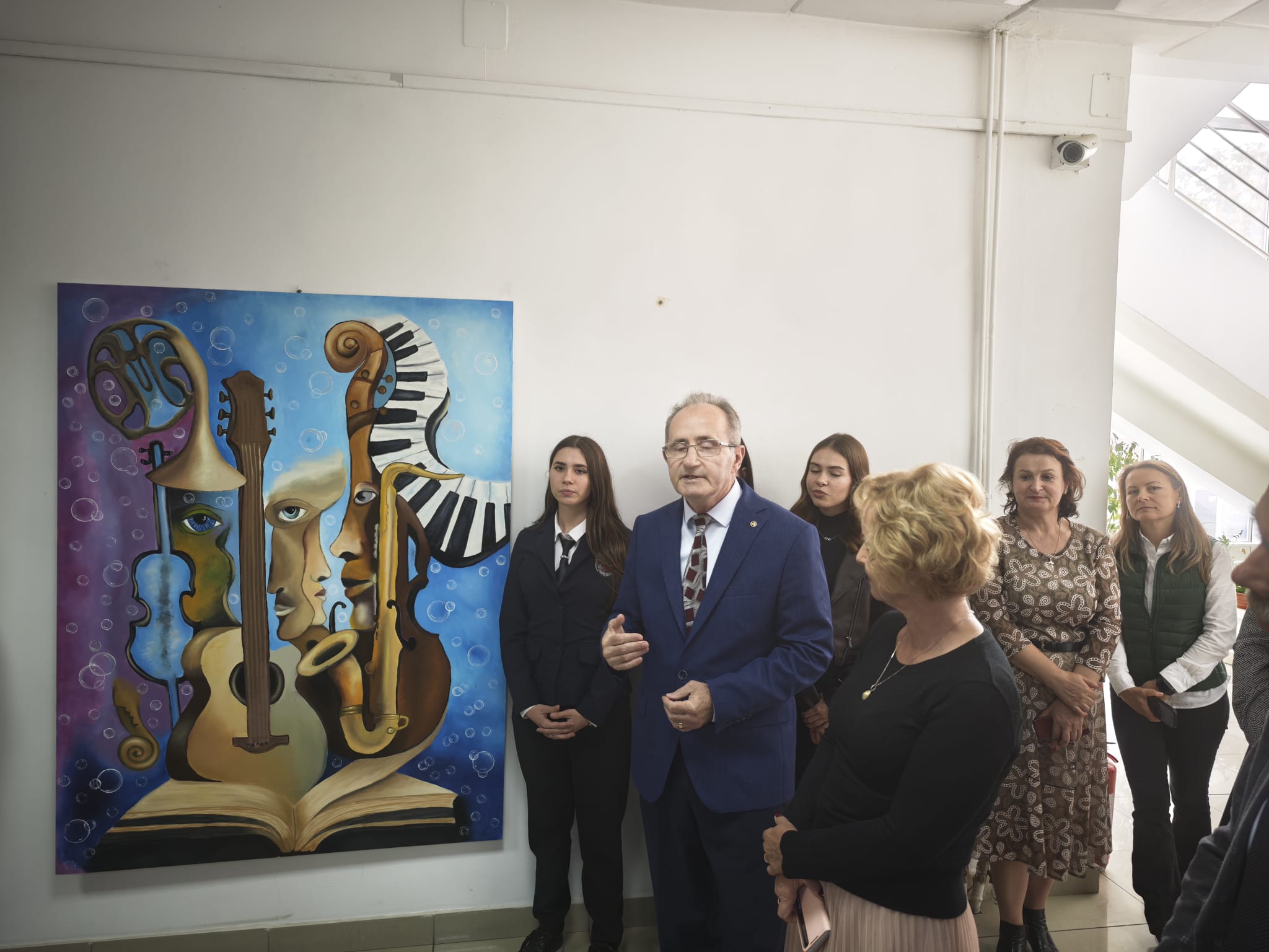 „Cartea, generatoare de educație și civilizație” – vernisaj de artă plastică la CCD Sălaj